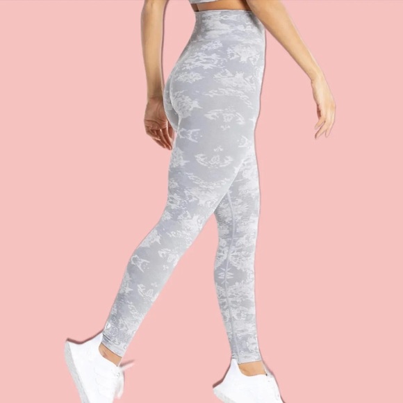 Women’s Best Camo Seamless Leggings - Picture 2 of 5